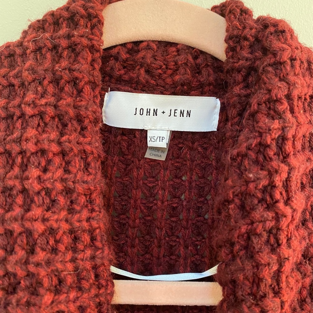 Sweater John + Jen - Picture 2 of 3